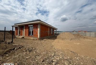Casă cu 4 camere cu Teren 560 Mp în Central