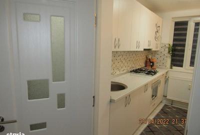 Apartament cu 3 camere semidecomandat în 1 Decembrie 1918