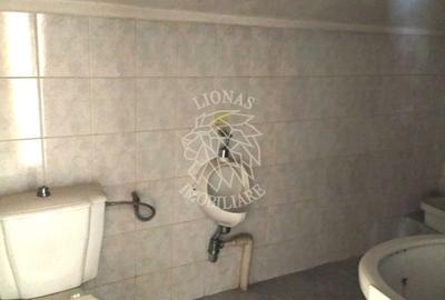 Casă individuală cu 8 camere cu Canalizare în Central - 7