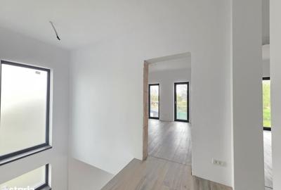 Casă cu 4 camere cu Teren 450 Mp în Stupini