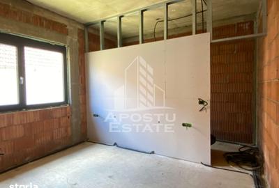 Casă cu 5 camere cu Teren 1330 Mp în Urseni