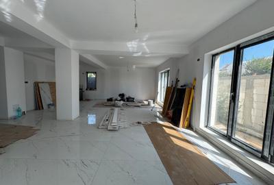 Casă individuală cu 4 camere cu Canalizare în Pipera