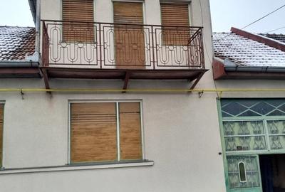 Casă cu 6 camere cu Teren 110 Mp în Central