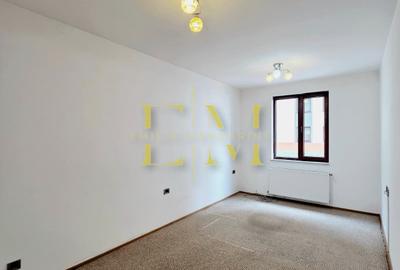 Apartament cu 3 camere decomandat în Tractorul - 4