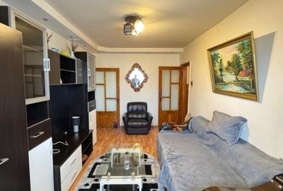Apartament cu 3 camere semidecomandat în Alexandru cel Bun