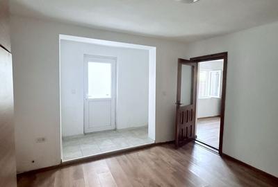 Apartament cu 2 camere nedecomandat în Petrești