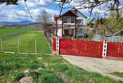 Casă cu 4 camere în Livezi