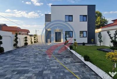 Casă cu 4 camere cu Teren 373 Mp în Central
