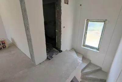 Casă cu 4 camere cu Teren 500 Mp în Măgura