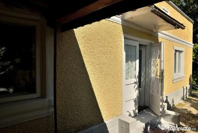 Casă cu 4 camere cu Teren 600 Mp în Central - 1