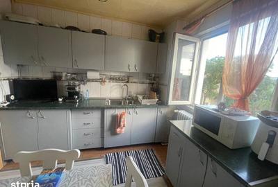 Apartament cu 3 camere în 1 Mai