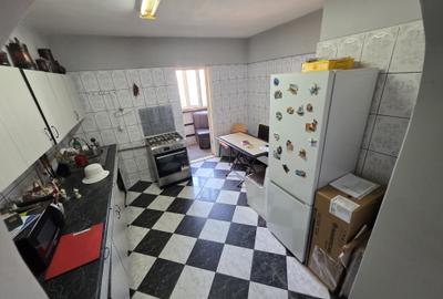 Apartament cu 4 camere decomandat în Rahova - 3