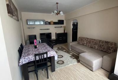 Apartament cu 3 camere semidecomandat în Central