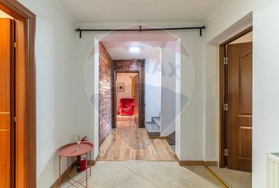 Casă individuală cu 4 camere cu Teren 1053 Mp în Fundata - 37