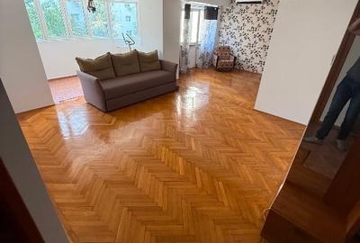Apartament cu 4 camere decomandat în Iancului