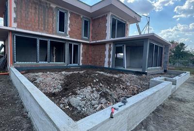 Casă cu 5 camere cu Teren 912 Mp în Dumbrăvița