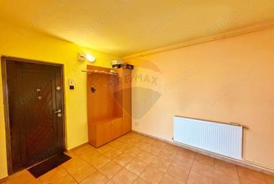 Apartament cu 3 camere semidecomandat în Aurel Vlaicu