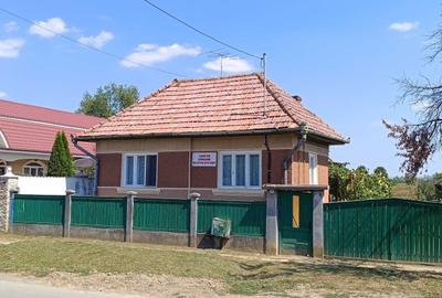 Casă cu 3 camere în Acățari