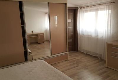 Apartament cu 4 camere decomandat în Olteniței