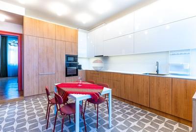 Apartament cu 2 camere semidecomandat, mobilat în Ultracentral