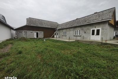 Casă cu 2 camere cu Teren 2400 Mp în Central