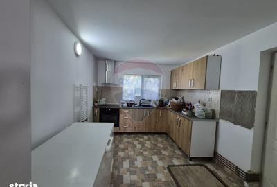 Casă cu 4 camere cu Teren 662 Mp în Vidra