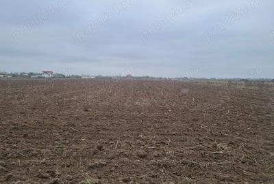 Teren de 4400 mp, în Central - 3