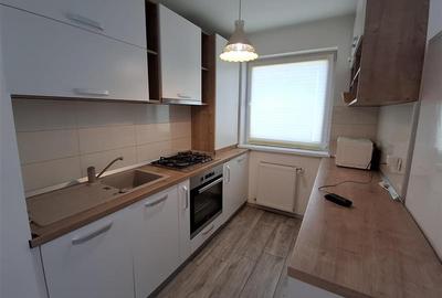 Apartament cu 2 camere semidecomandat, mobilat în Tractorul - 2