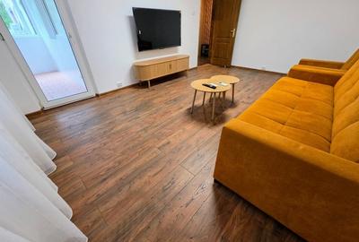 Apartament cu 3 camere semidecomandat, mobilat în Băneasa