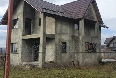 Casă cu 4 camere în Central