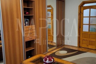 Apartament cu 3 camere decomandat în Valenta
