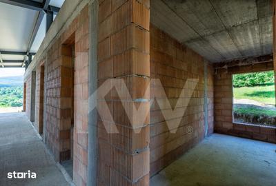Casă cu 4 camere cu Teren 1200 Mp în Central