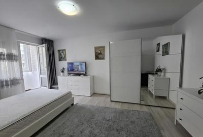 Garsonieră decomandată în Titan