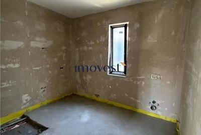 Casă cu 4 camere cu Teren 480 Mp în Central