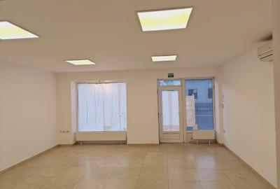 Spațiu comercial, de 51.869998931885 mp, în Semicentral - 1