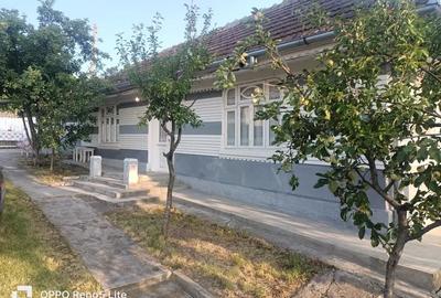 Casă cu 4 camere în Stănilești