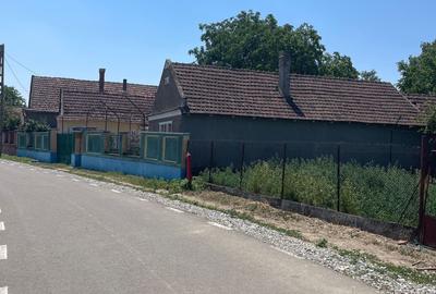 Casă cu 4 camere în Toboliu