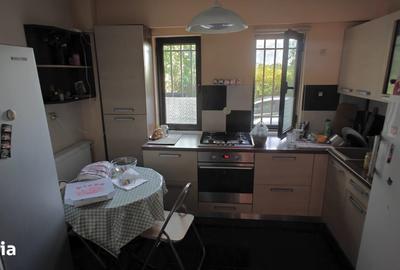 Apartament cu 4 camere în Obor