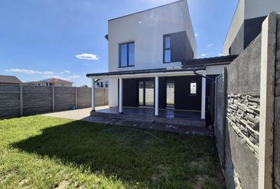 Duplex cu 4 camere cu Canalizare în Giroc