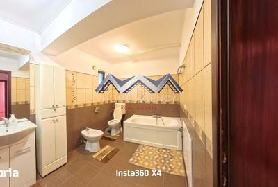 Casă cu 4 camere cu Canalizare în Central