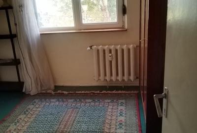 Apartament cu 3 camere semidecomandat în Crâng