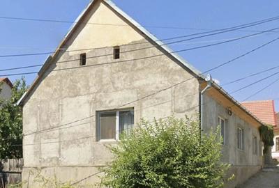 Casă cu 4 camere cu Teren 480 Mp în Central