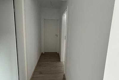 Apartament cu 3 camere semidecomandat în Florești