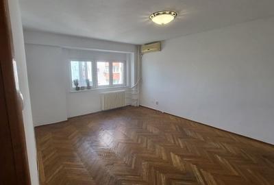 Apartament cu 4 camere decomandat în 1 Mai