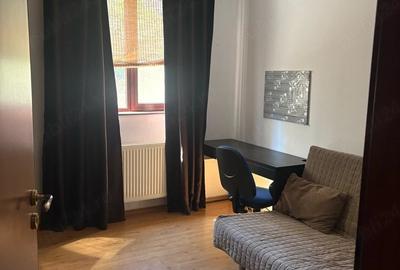 Apartament cu 3 camere decomandat în Exterior Vest