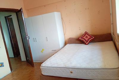 Garsonieră decomandată în Decebal