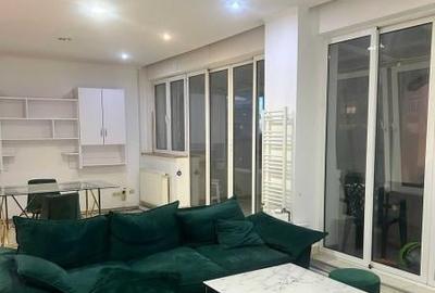 Apartament cu 2 camere semidecomandat, mobilat în Romană