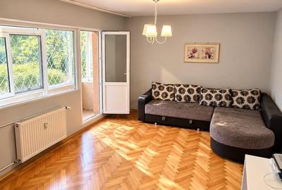 Apartament cu 3 camere decomandat în Titan