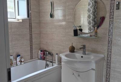 Apartament cu 3 camere decomandat în Exterior Vest
