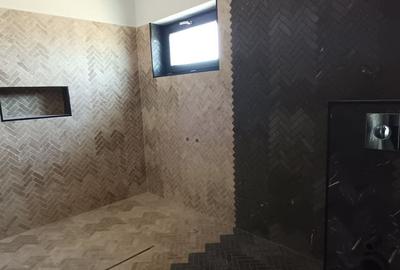 Casă cu 4 camere cu Teren 378 Mp în Malu Mare - 1